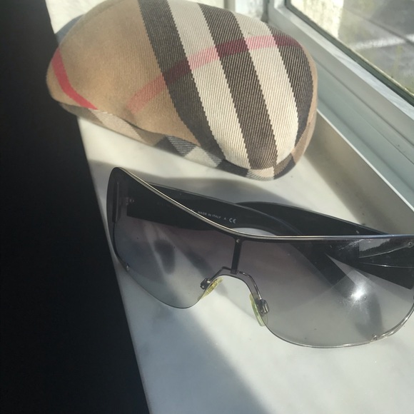 Burberry Sunglasses women’s - Picture 2 of 6